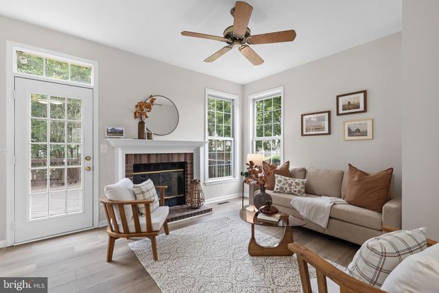 6550 CREEK RUN DR, Centreville, VA 20121