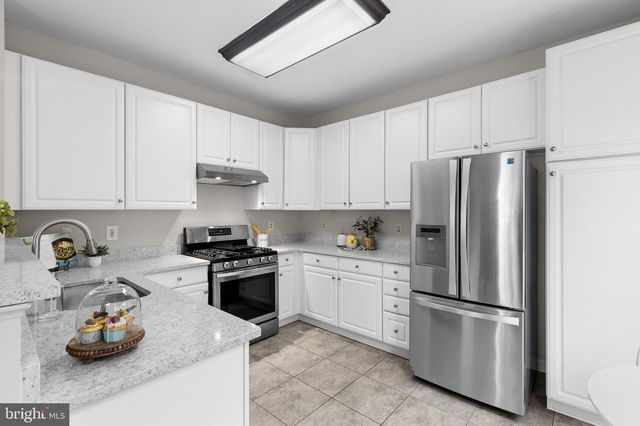 6550 CREEK RUN DR, Centreville, VA 20121