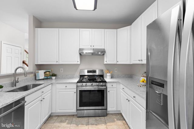 6550 CREEK RUN DR, Centreville, VA 20121