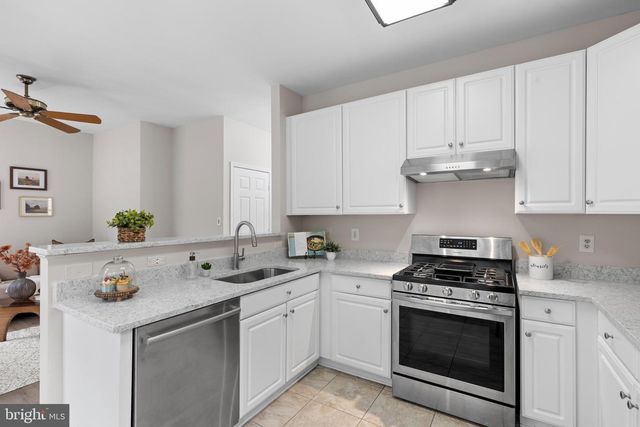 6550 CREEK RUN DR, Centreville, VA 20121