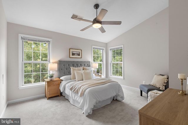 6550 CREEK RUN DR, Centreville, VA 20121