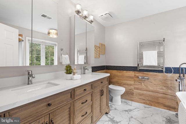 6550 CREEK RUN DR, Centreville, VA 20121