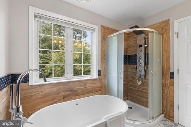 6550 CREEK RUN DR, Centreville, VA 20121