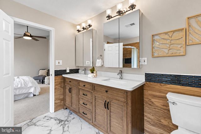 6550 CREEK RUN DR, Centreville, VA 20121