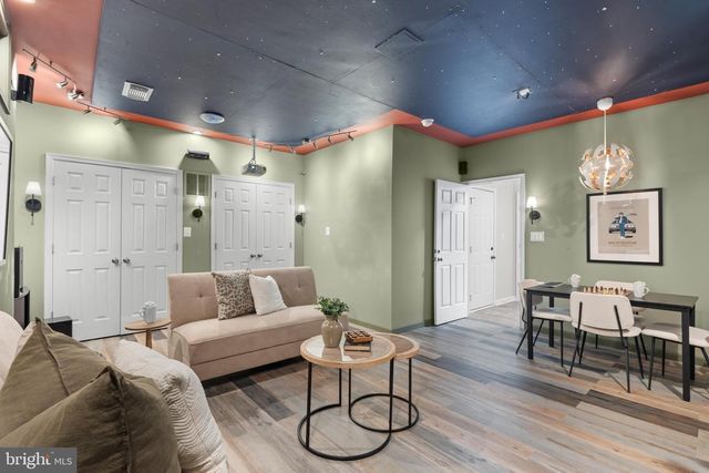 6550 CREEK RUN DR, Centreville, VA 20121