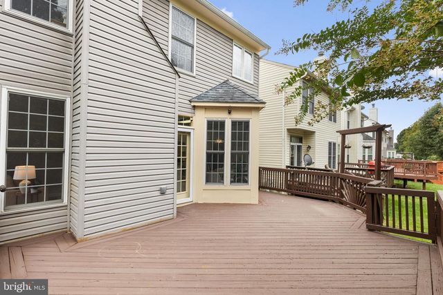 6550 CREEK RUN DR, Centreville, VA 20121