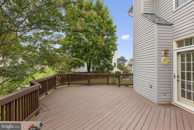6550 CREEK RUN DR, Centreville, VA 20121