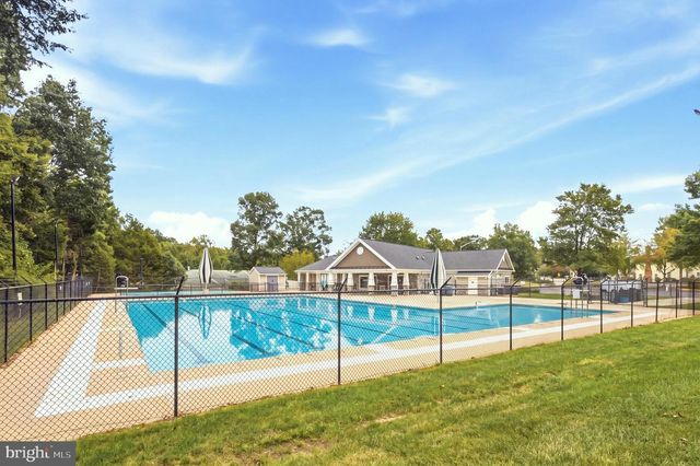 6550 CREEK RUN DR, Centreville, VA 20121
