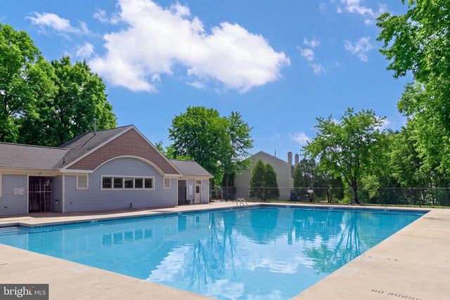 6550 CREEK RUN DR, Centreville, VA 20121