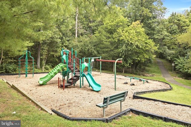 6550 CREEK RUN DR, Centreville, VA 20121