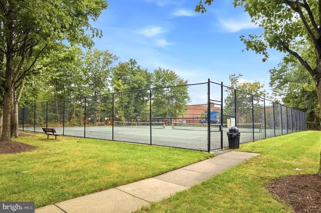 6550 CREEK RUN DR, Centreville, VA 20121