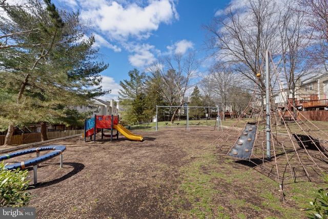 6550 CREEK RUN DR, Centreville, VA 20121