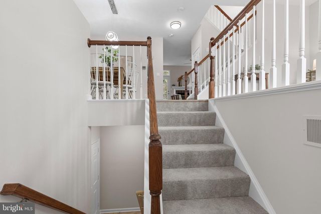 6550 CREEK RUN DR, Centreville, VA 20121