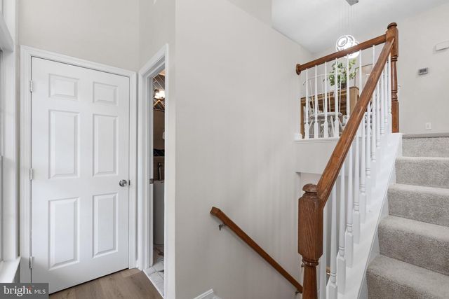 6550 CREEK RUN DR, Centreville, VA 20121