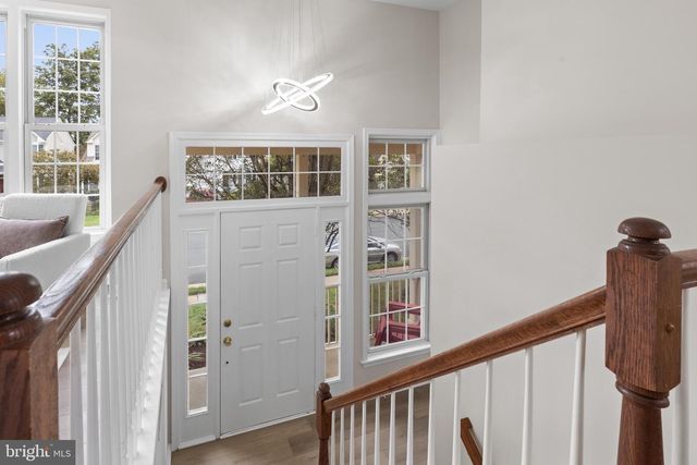 6550 CREEK RUN DR, Centreville, VA 20121