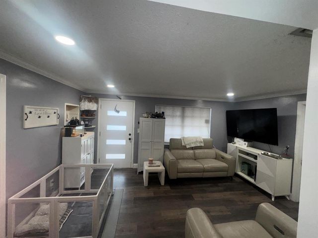 4328 Pine Street, West Palm Beach, FL 33406