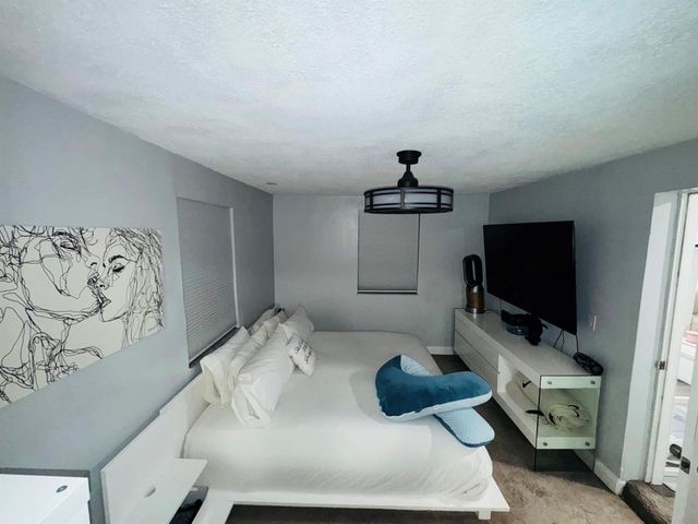 4328 Pine Street, West Palm Beach, FL 33406
