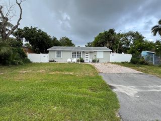 4328 Pine Street, West Palm Beach, FL 33406