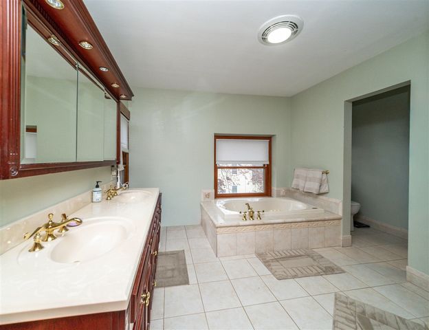 315 E Michigan Avenue, Saline, MI 48176