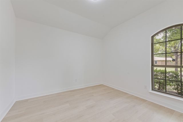 2718 Mossglen Drive, Dallas, TX 75227