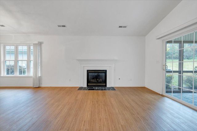 4558 Colonial Place DR, Roanoke, VA 24018