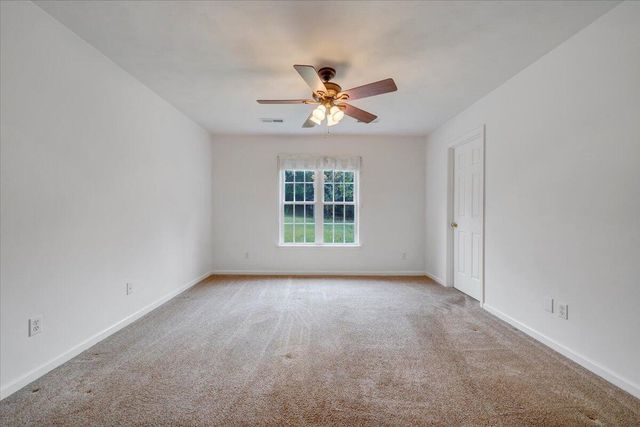 4558 Colonial Place DR, Roanoke, VA 24018