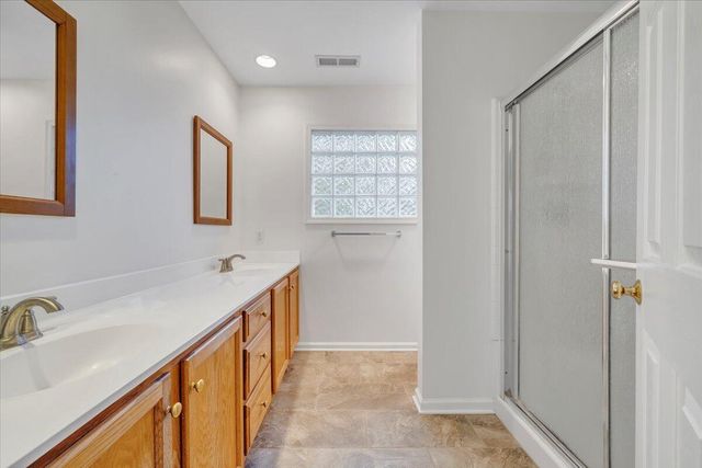 4558 Colonial Place DR, Roanoke, VA 24018