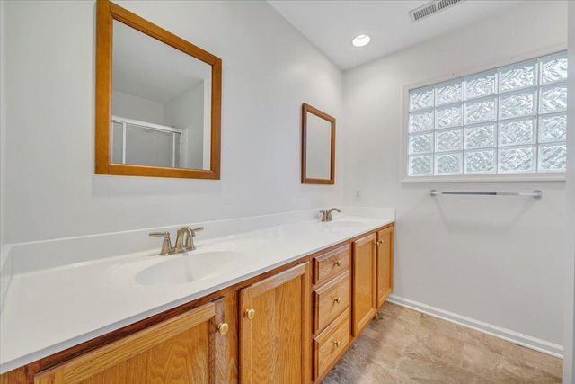 4558 Colonial Place DR, Roanoke, VA 24018