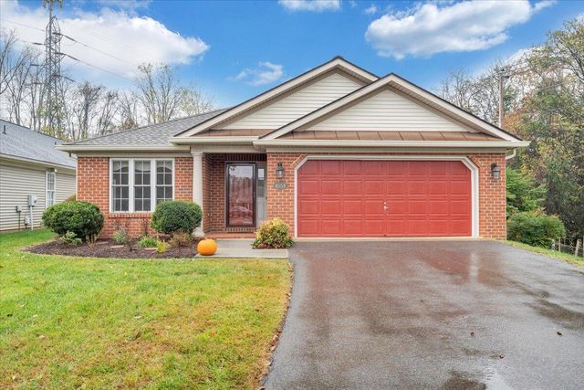 4558 Colonial Place DR, Roanoke, VA 24018