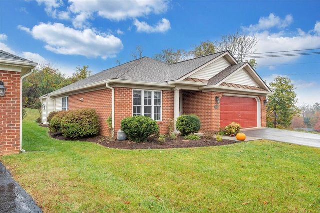 4558 Colonial Place DR, Roanoke, VA 24018