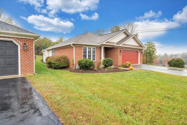 4558 Colonial Place DR, Roanoke, VA 24018