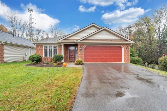 4558 Colonial Place DR, Roanoke, VA 24018