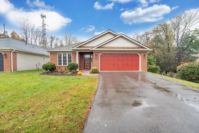 4558 Colonial Place DR, Roanoke, VA 24018