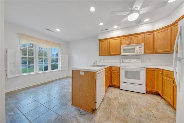 4558 Colonial Place DR, Roanoke, VA 24018