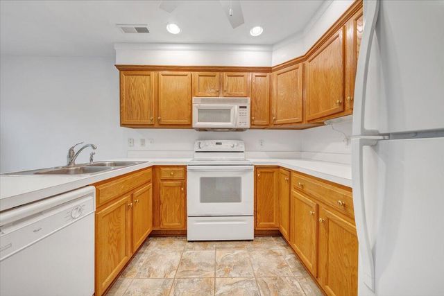 4558 Colonial Place DR, Roanoke, VA 24018