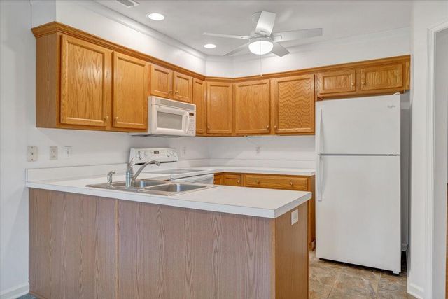 4558 Colonial Place DR, Roanoke, VA 24018