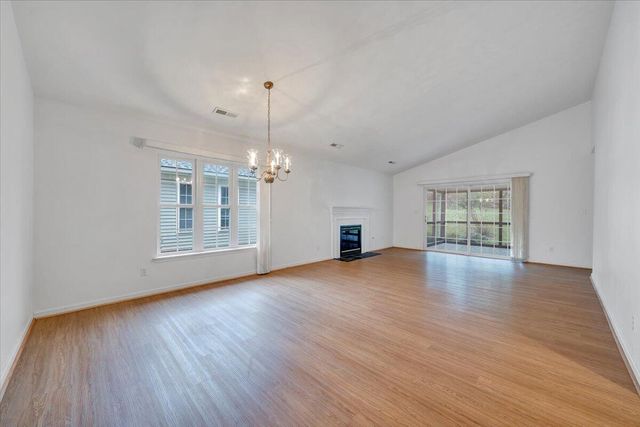 4558 Colonial Place DR, Roanoke, VA 24018