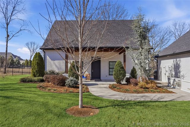 17930 E Falcon Pass, Owasso, OK 74055