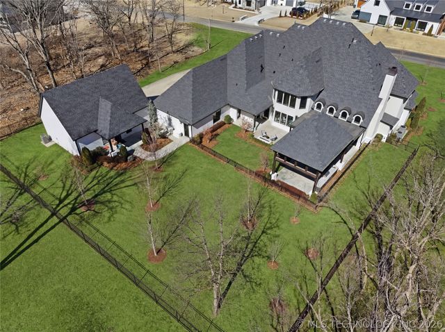 17930 E Falcon Pass, Owasso, OK 74055