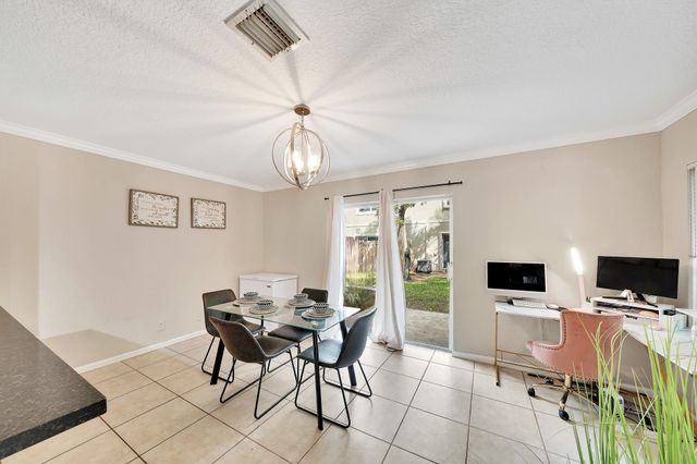 982 Summit Lake Drive, West Palm Beach, FL 33406