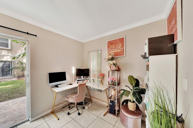 982 Summit Lake Drive, West Palm Beach, FL 33406