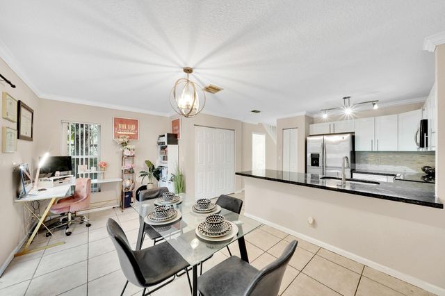982 Summit Lake Drive, West Palm Beach, FL 33406