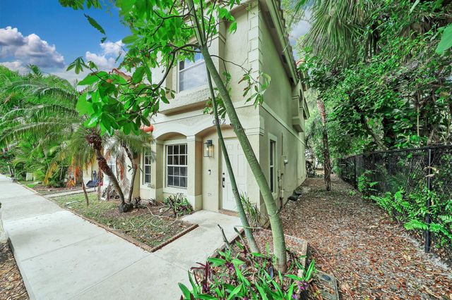 982 Summit Lake Drive, West Palm Beach, FL 33406