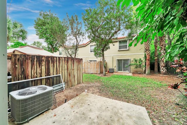 982 Summit Lake Drive, West Palm Beach, FL 33406
