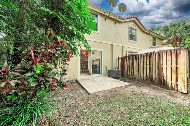 982 Summit Lake Drive, West Palm Beach, FL 33406