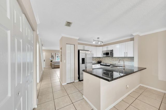 982 Summit Lake Drive, West Palm Beach, FL 33406