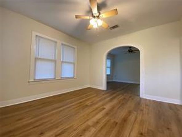 5202 Avenue O Up, Galveston, TX 77551