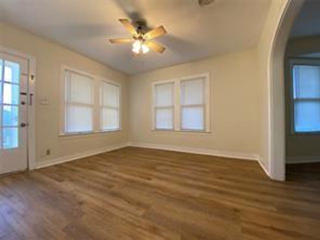 5202 Avenue O Up, Galveston, TX 77551