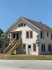 5202 Avenue O Up, Galveston, TX 77551