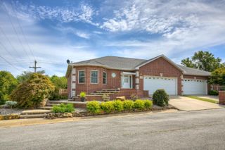 1701 Village Lane, Neosho, MO 64850
